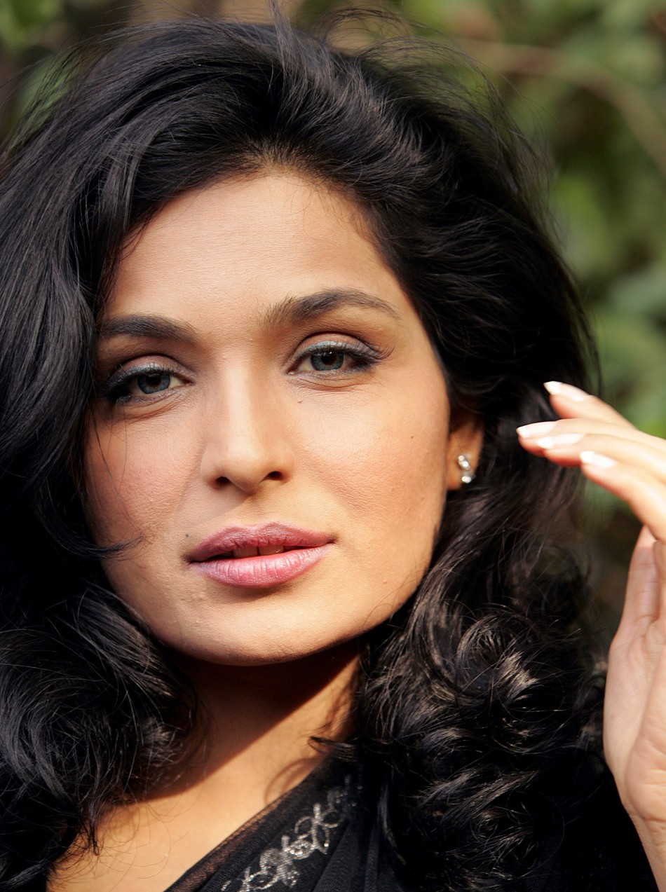 catherine laurin recommends meera xxx video pic
