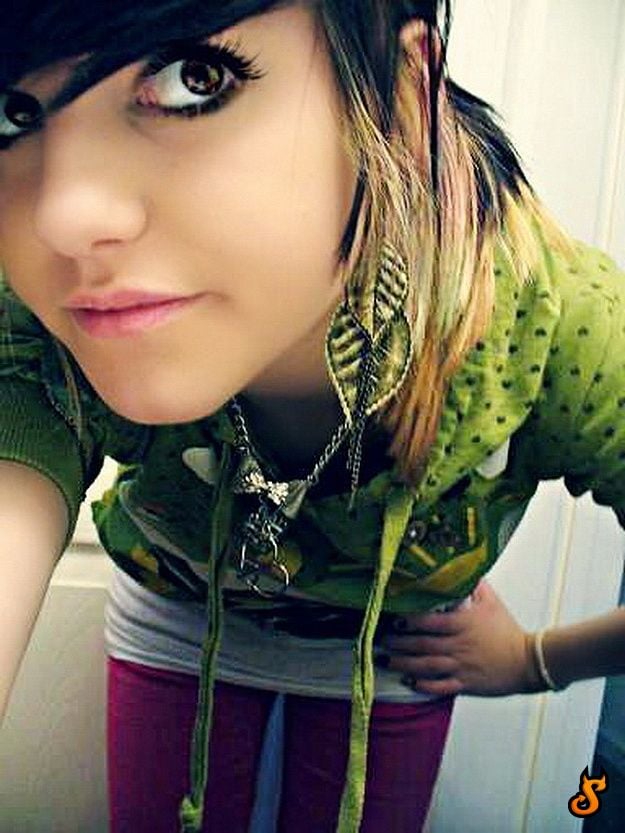 emo camgirls - lilred zoe nude naked gym video