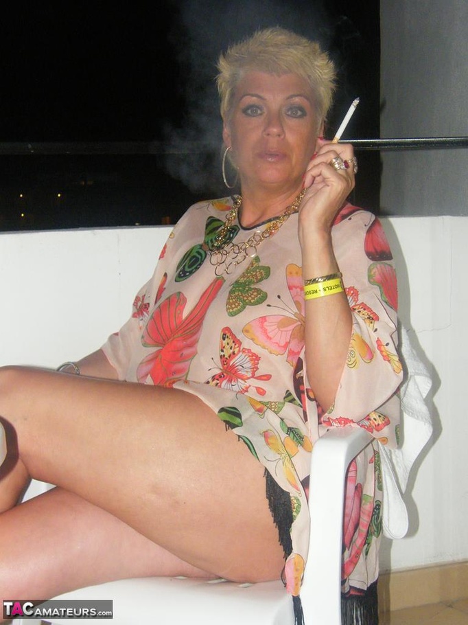 angelo rios like blonde gilf big tits photo asiif ali recommends blonde gilf big tits pic