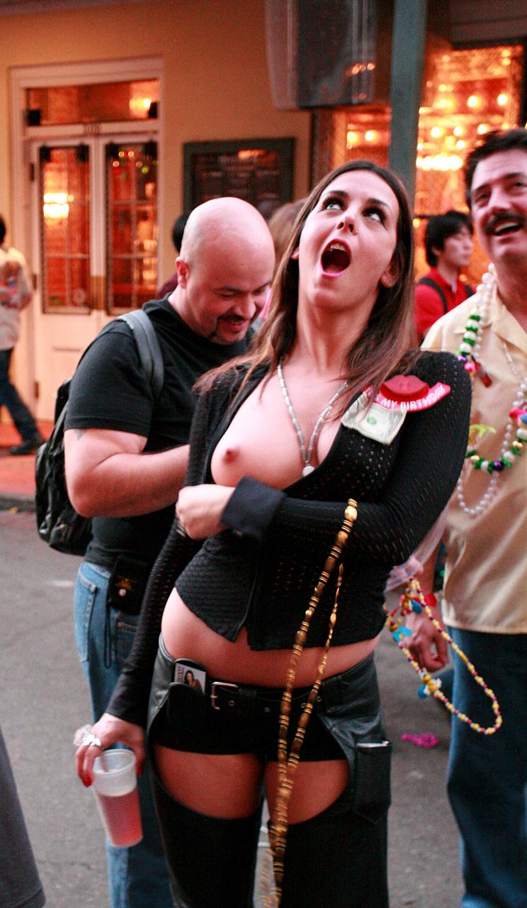 arlind sejdiu recommends Busty Milf Flashing