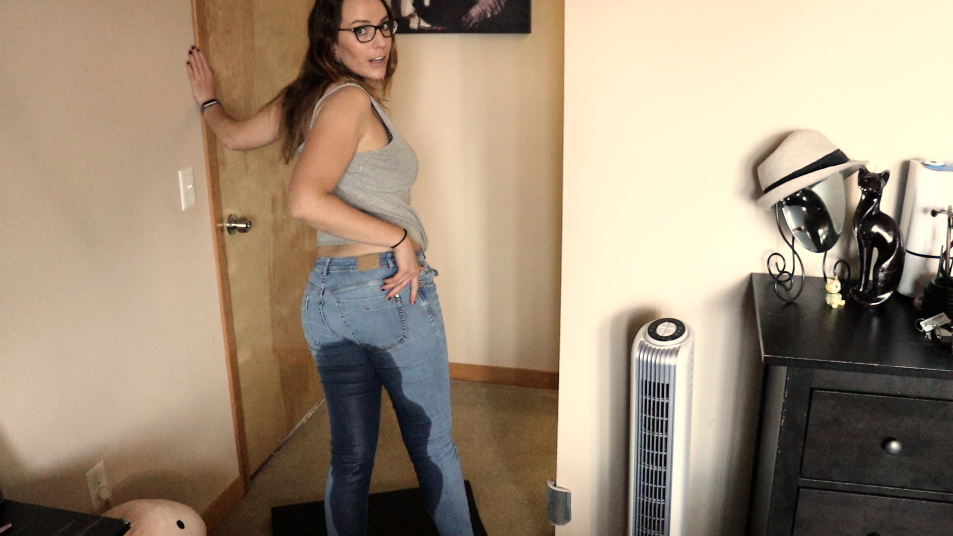 amanda dunnagan recommends Wetting Her Jeans