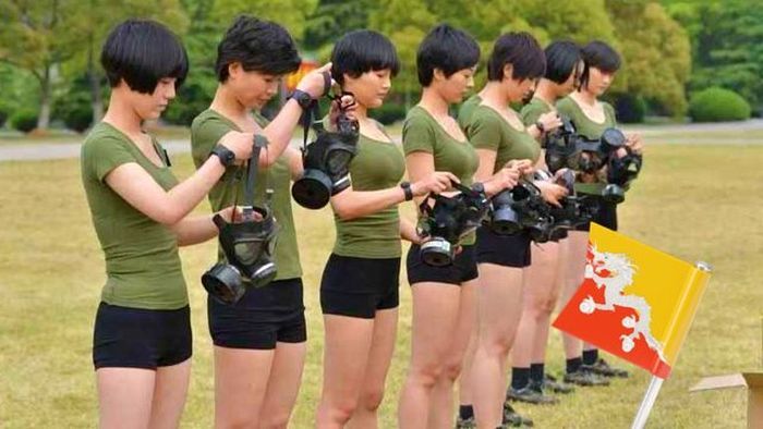 chinese girl dancing in military uniform - film seks thailand familyscrew porn