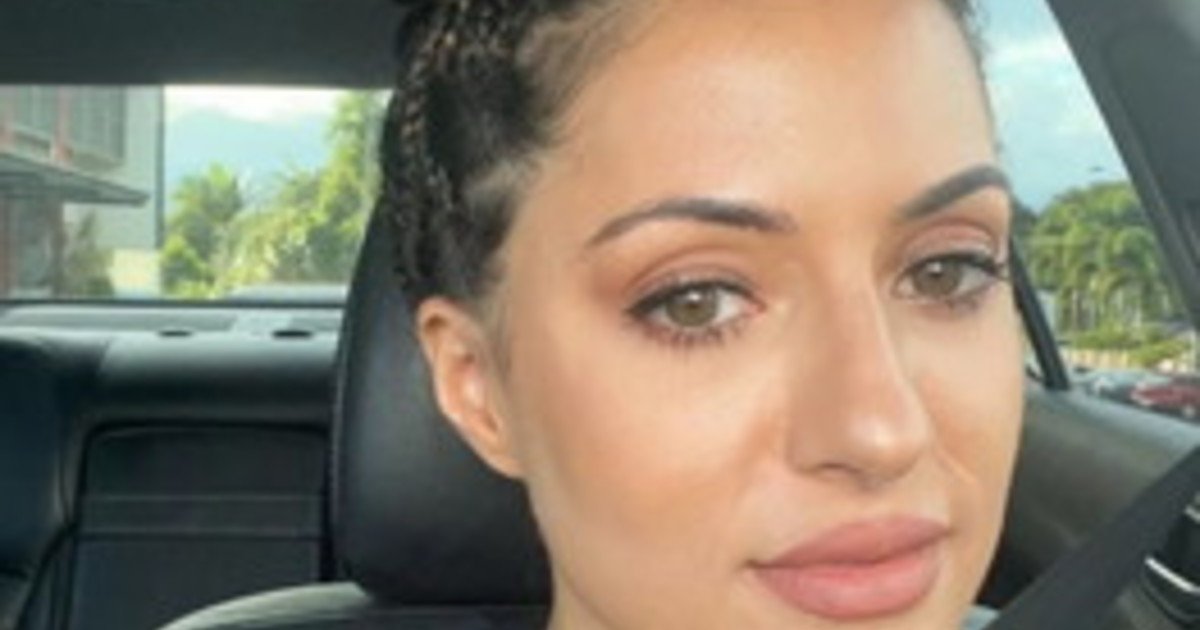 devante cox share genie in a string bikini