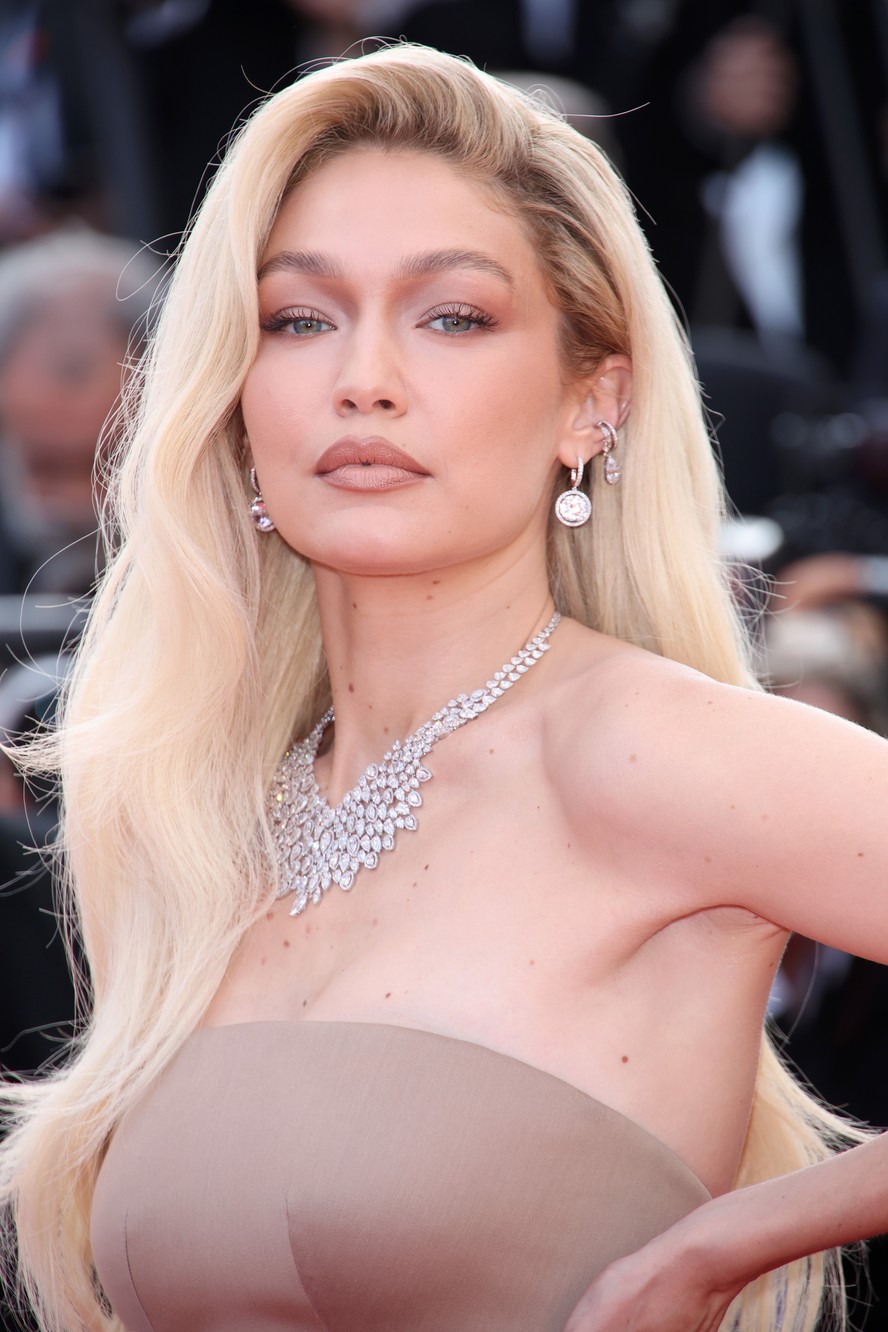 daphne yang share gem jewels and alien porn