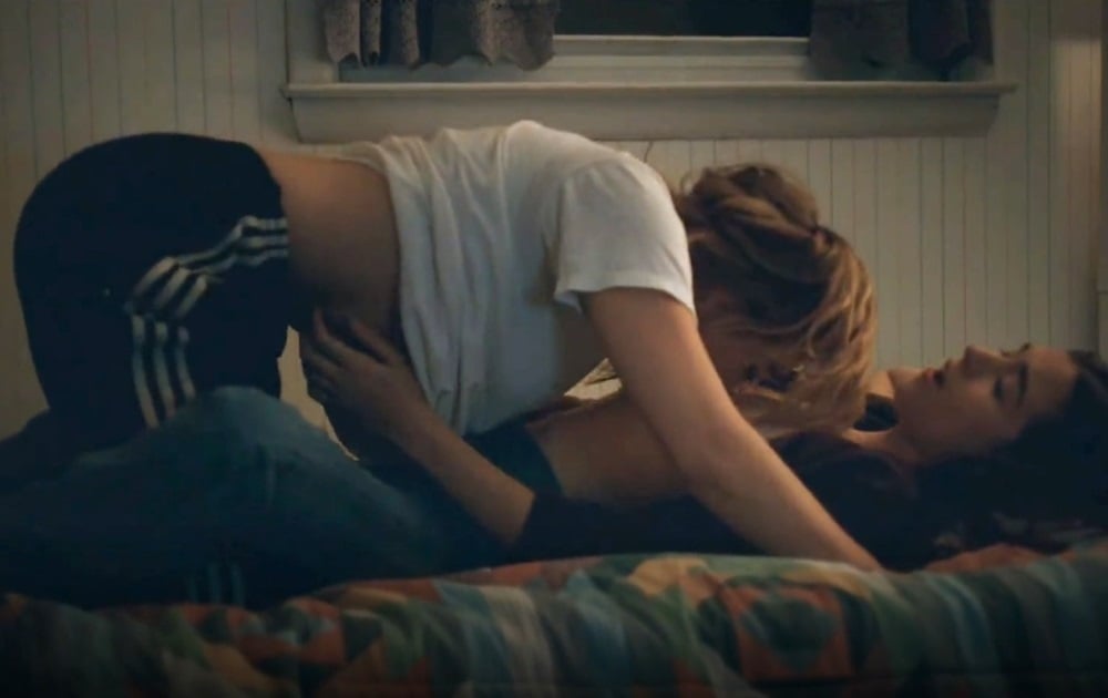 chantelle lint like moretz nude scene chloe grace photo bilal abdeen recommends porn hanging pic