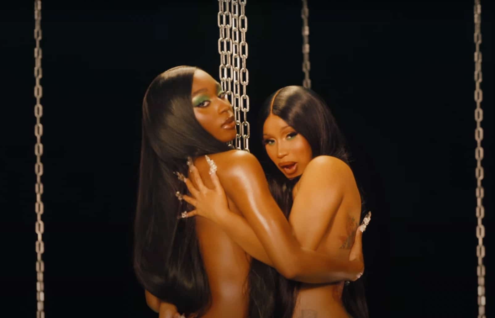 ebony lesbians scissor