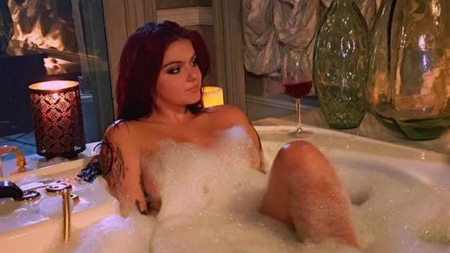 bella simmons add naked photos of ariel winter photo