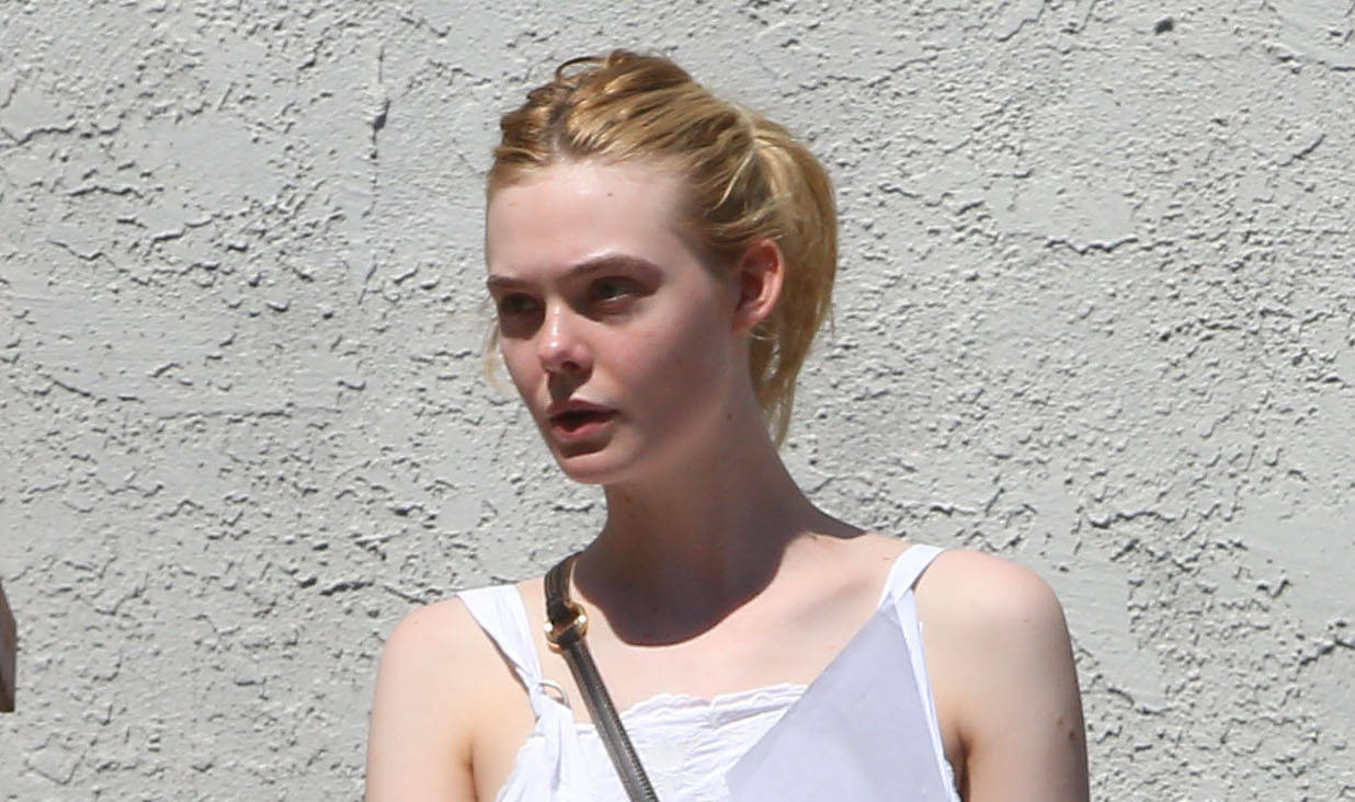 Ashley sinclare wet women Elle Fanning Boobs america vr
