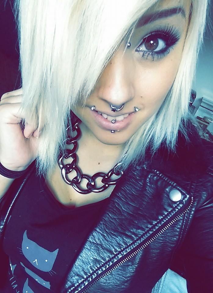 Old woman sexing fri frakt Emo Chick Strips irish webcams