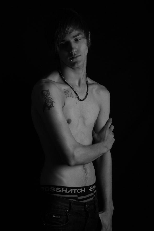 dakota maness like emo guy shirtless photo arlene tabor recommends emo guy shirtless pic