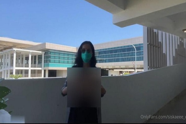 alex goldfein recommends exhibitionist video pic