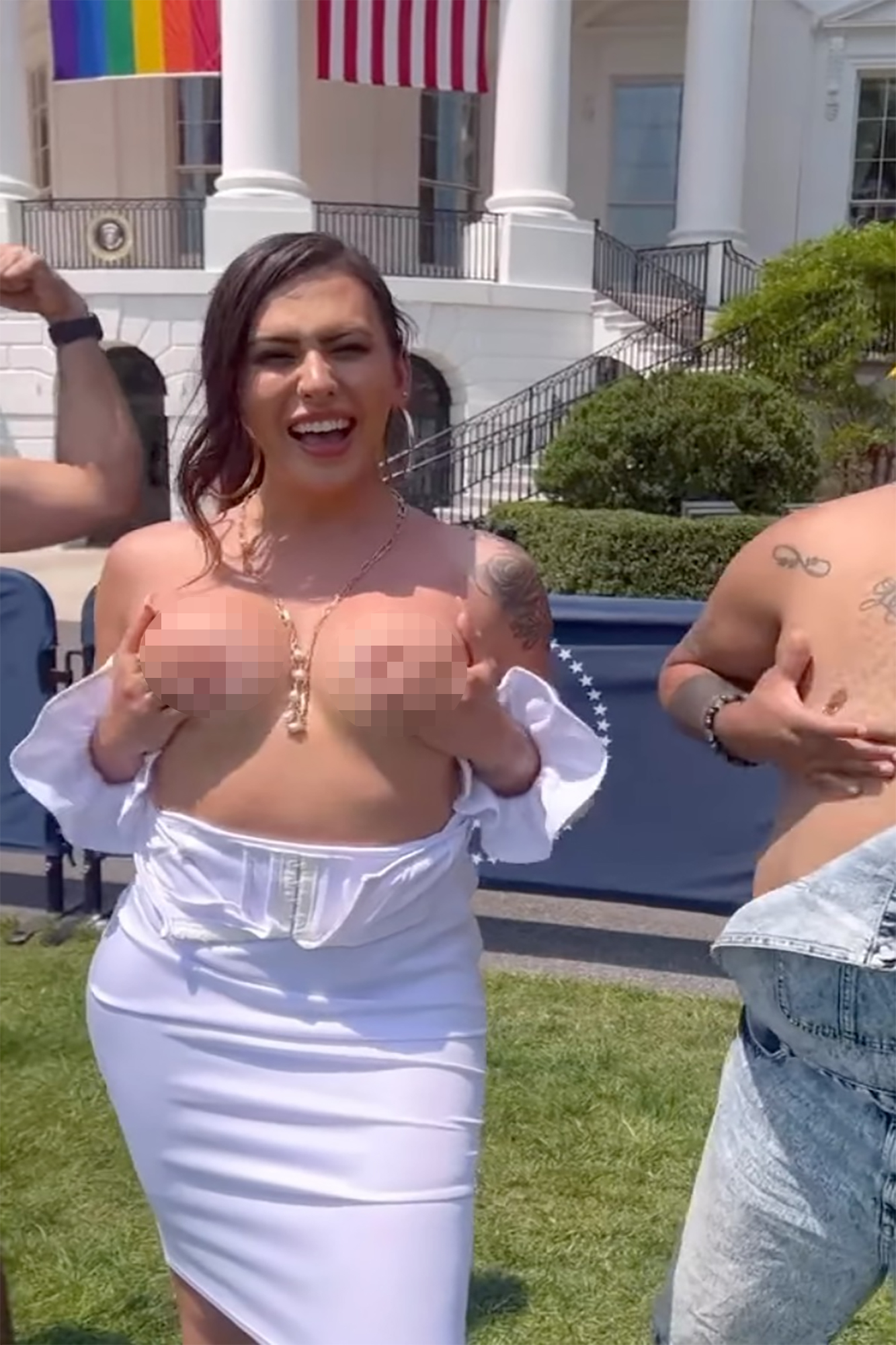amy thorpe like public exposing boobs in photo curt musgrave recommends ts fernanda cristine pic