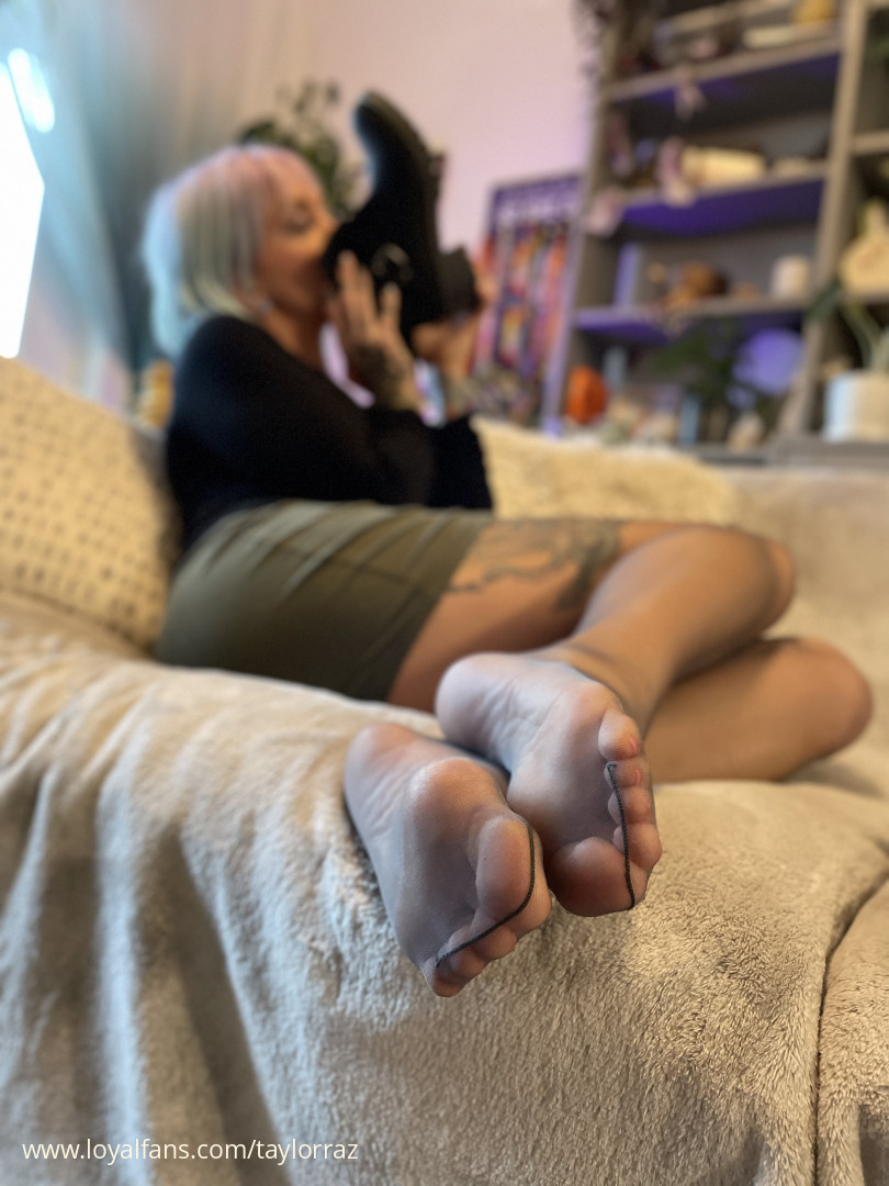 Best of diana corcoran's gallery ddd tities dang phuong thuy add photo taylor raz feet