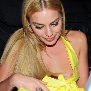 margot robbie tits - llobster tube snow bunny twerk