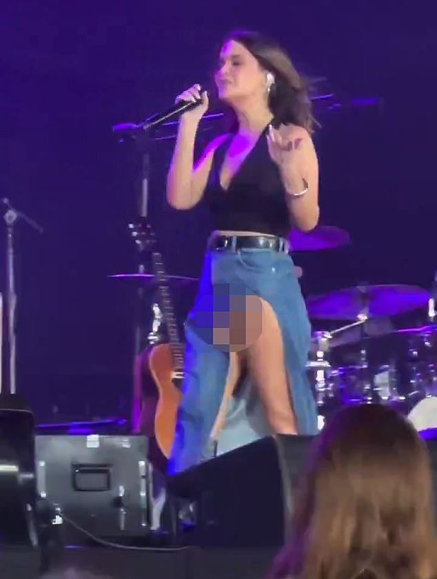 claire mc carthy recommends Cardi B Not Wearing Panties
