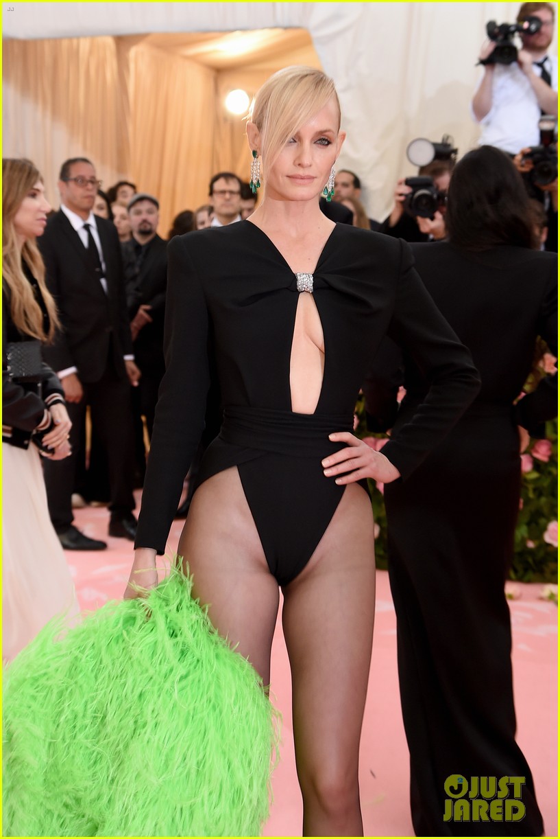 claudia behrendt recommends Amber Valletta Naked