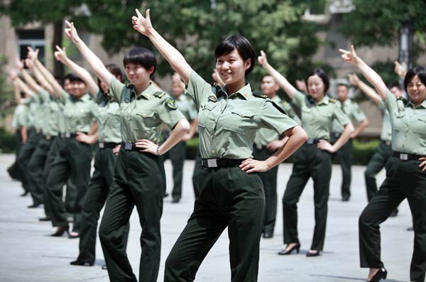 ayesha quadri recommends Chinese Girl Dancing In Military Uniform