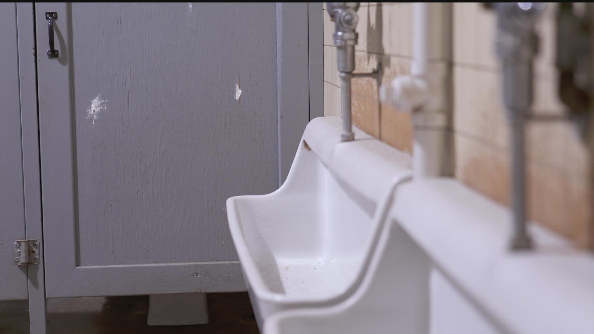 Spying At Urinals school sluts angelica ponce recommends Spying At Urinals