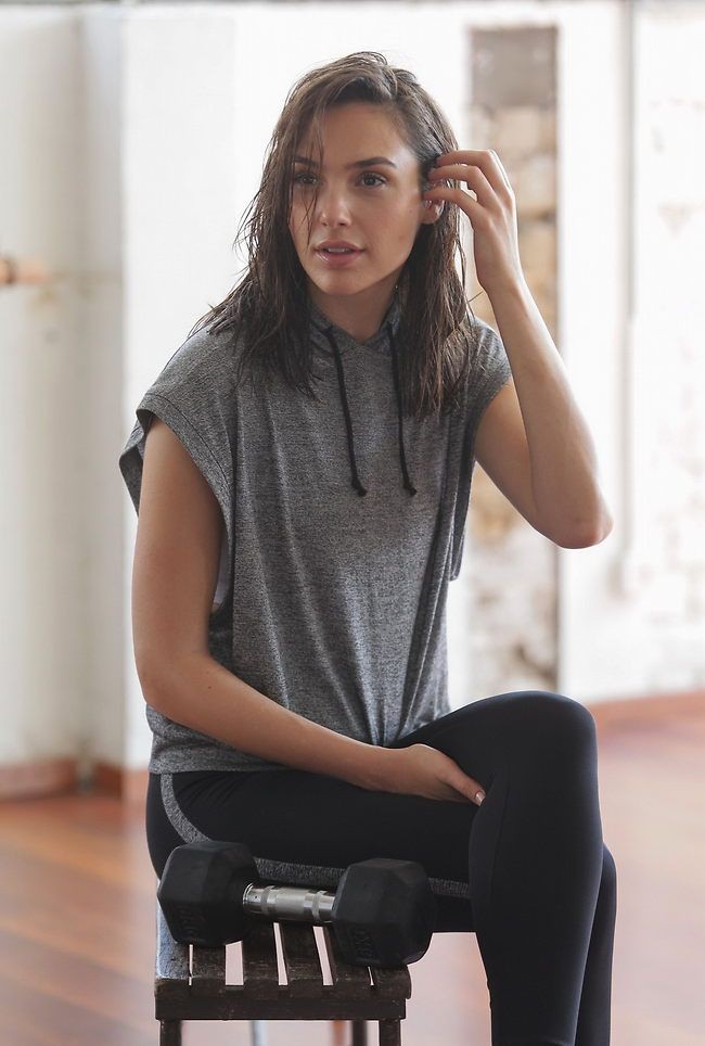 gal gadot in bra - thin dick skinny white twinks