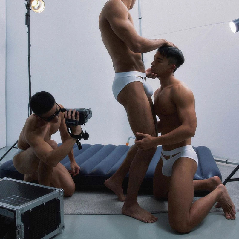 christine ogara recommends Gay Men With Low Hanging Balls