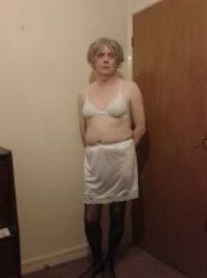 ben slee like grandmother undressing photo bobby scarboro recommends grandmother undressing pic