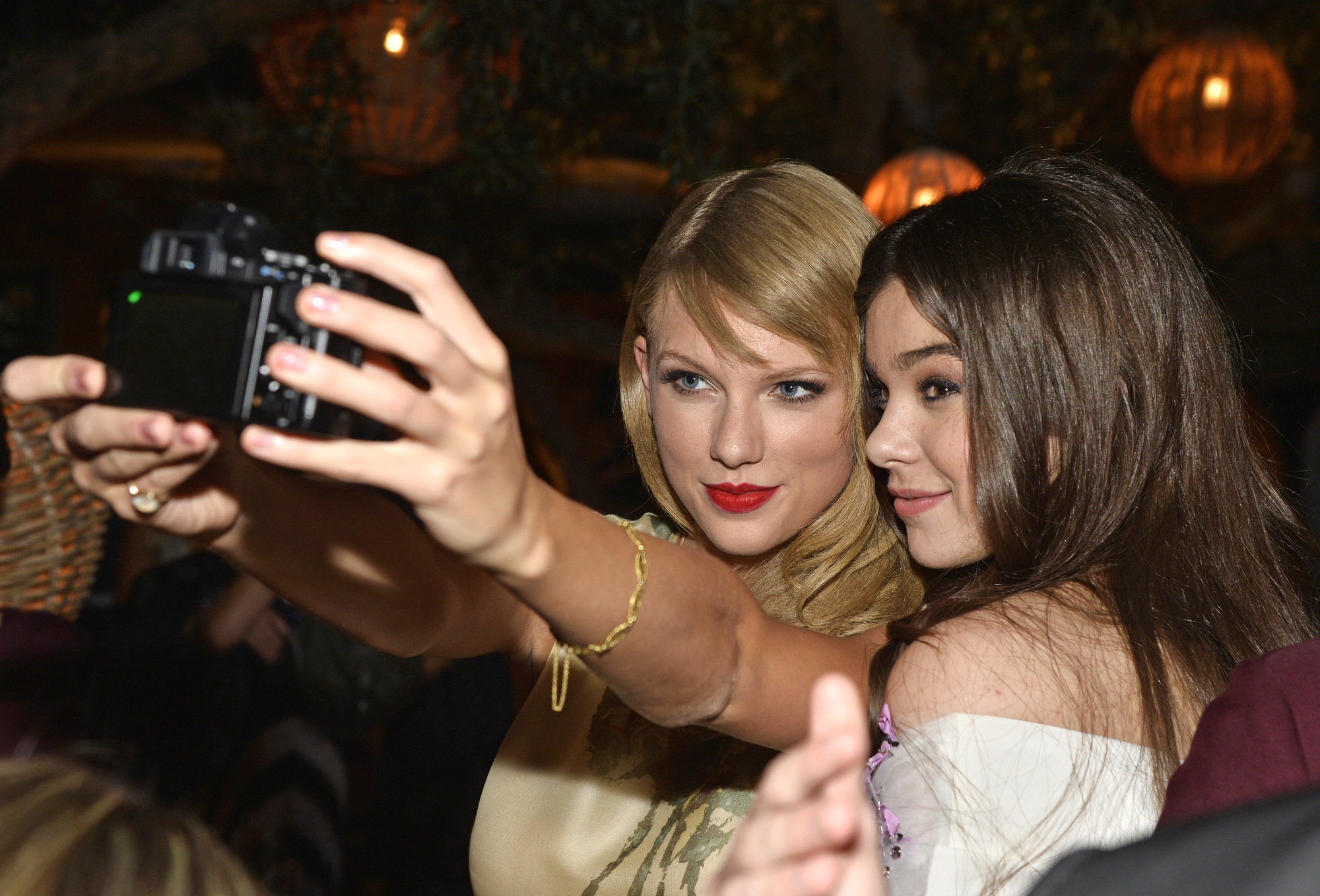 bella silva recommends Hailee Steinfeld Lesbian