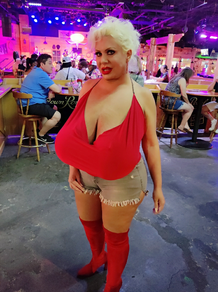 charmaine doyle recommends Huge Titty Blondes