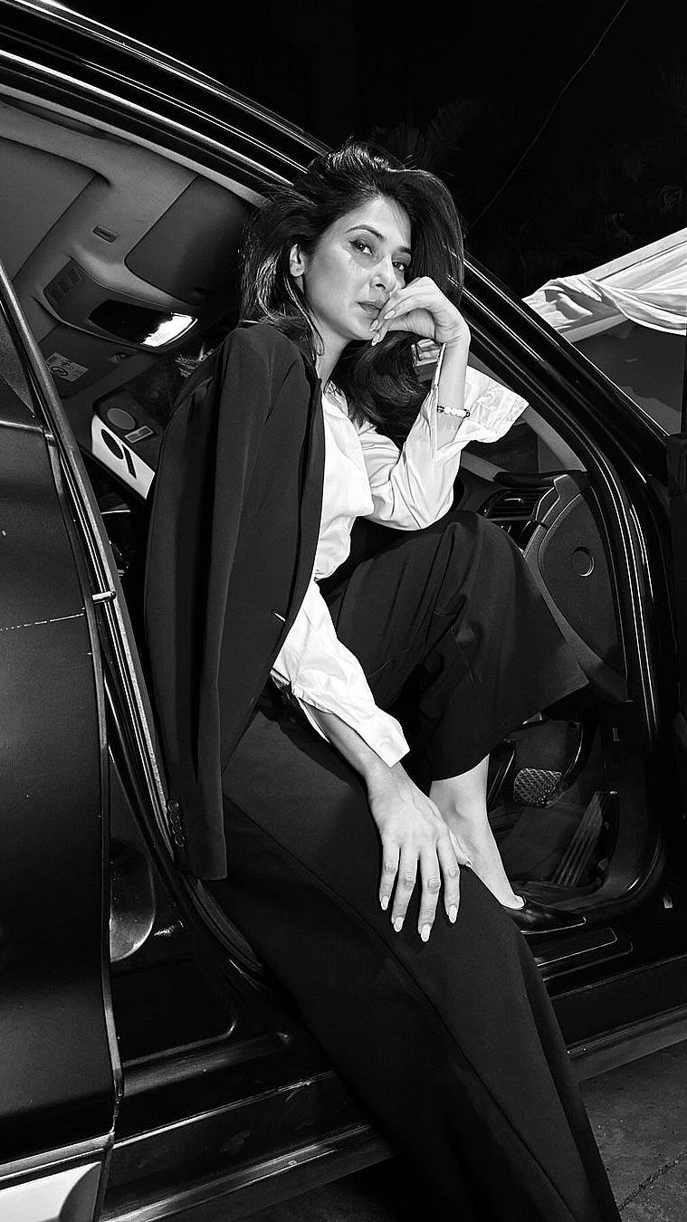 arshad naik like jennifer white black photo deb mccormick recommends jennifer white black pic