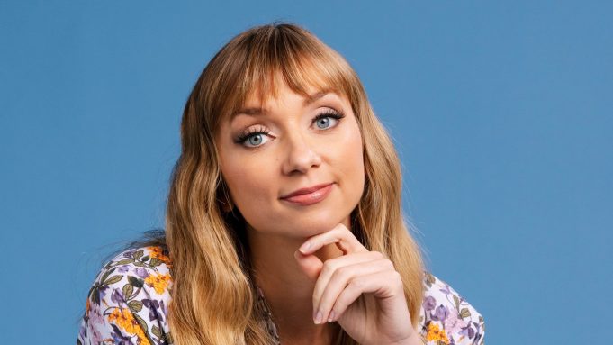 Lauren Lapkus Sexy am pool batya zucker recommends Lauren Lapkus Sexy