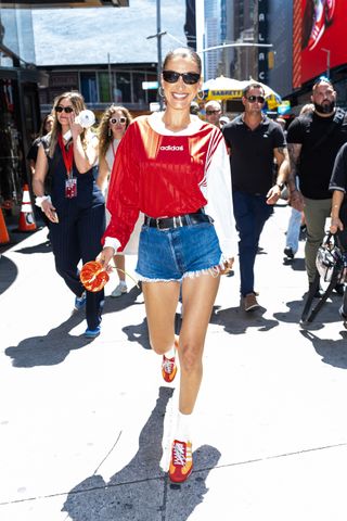 alicia mckeever recommends Lilly Bella She Wears Short Shorts