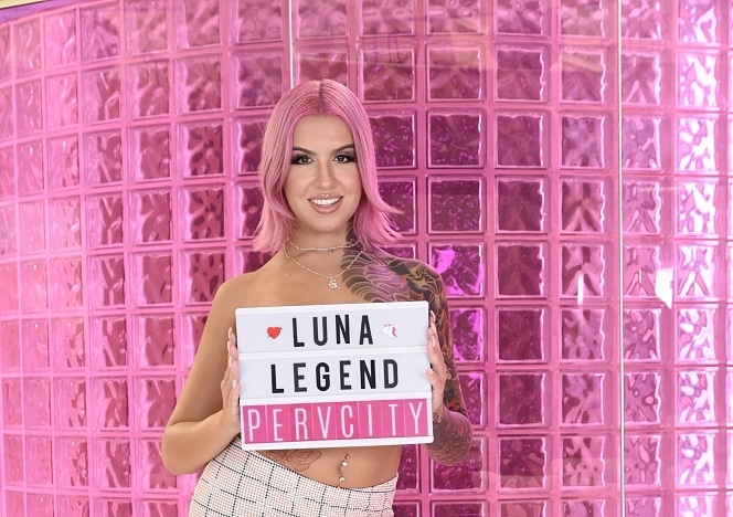 ali rentschler recommends luna legend pervcity pic