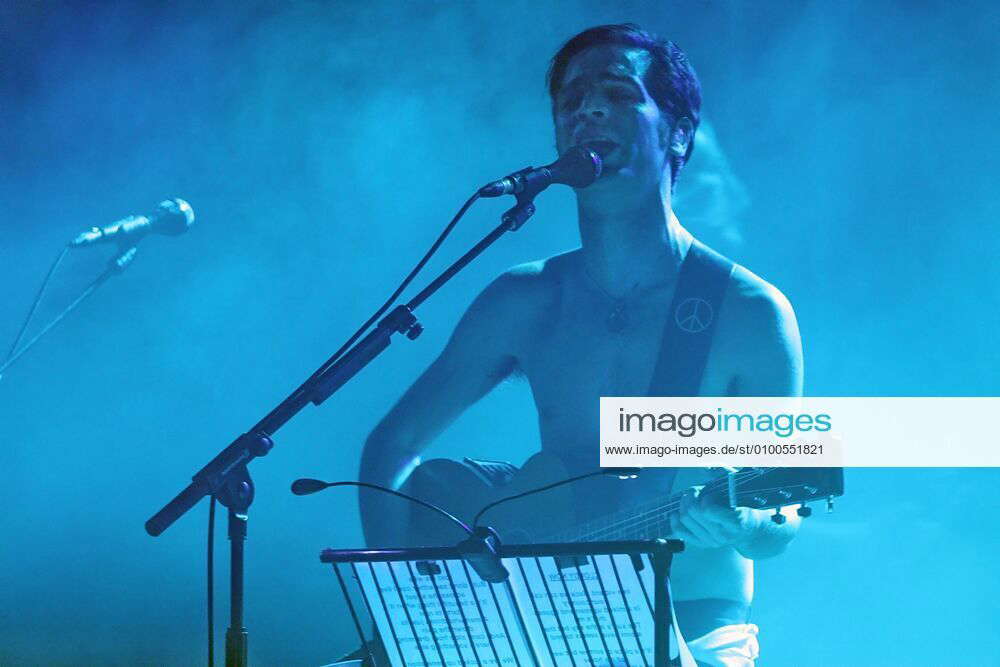 aaron bodine add naked at concert photo