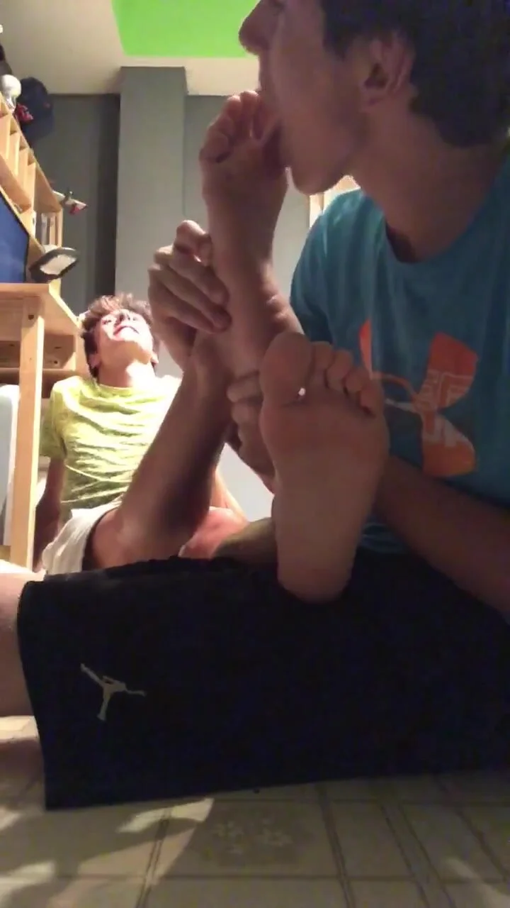 Chubby handjob porn stormy excitation Straight Male Foot Worship jet ski