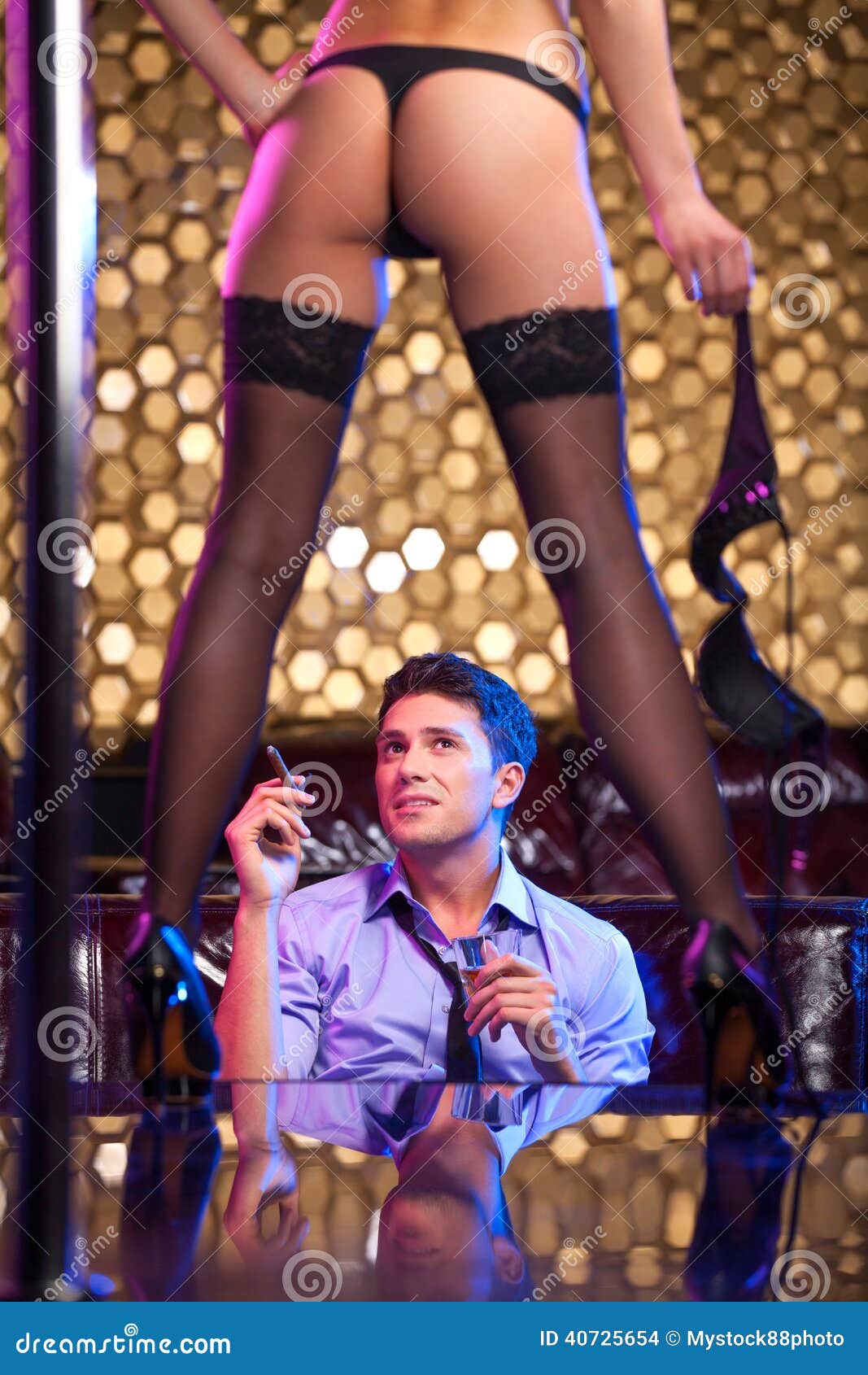 strip tease dancers in pic strip tease dancers