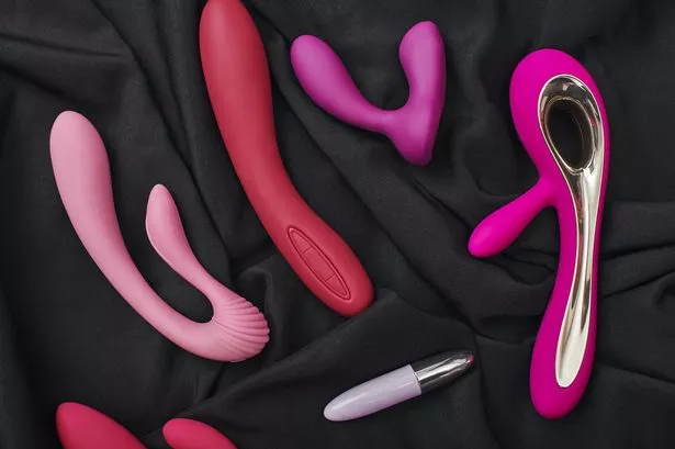 charles council like toys syntribation sex photo damian john turner recommends girls sucking boys dick pic