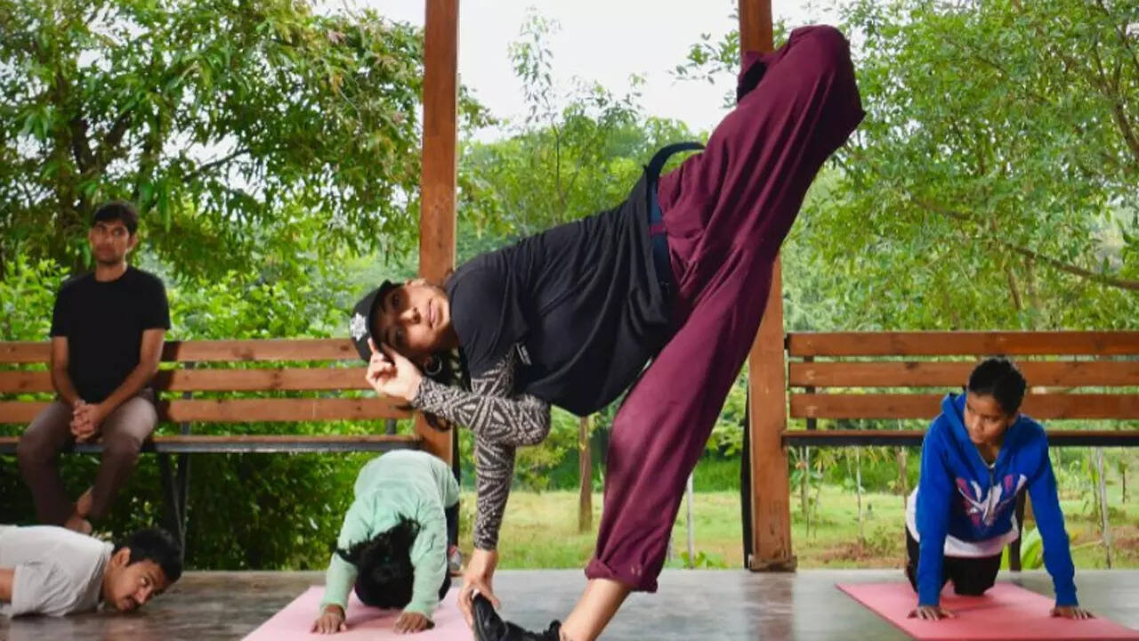 alyssa carothers like team skeet yoga photo charles lawyer recommends team skeet yoga pic