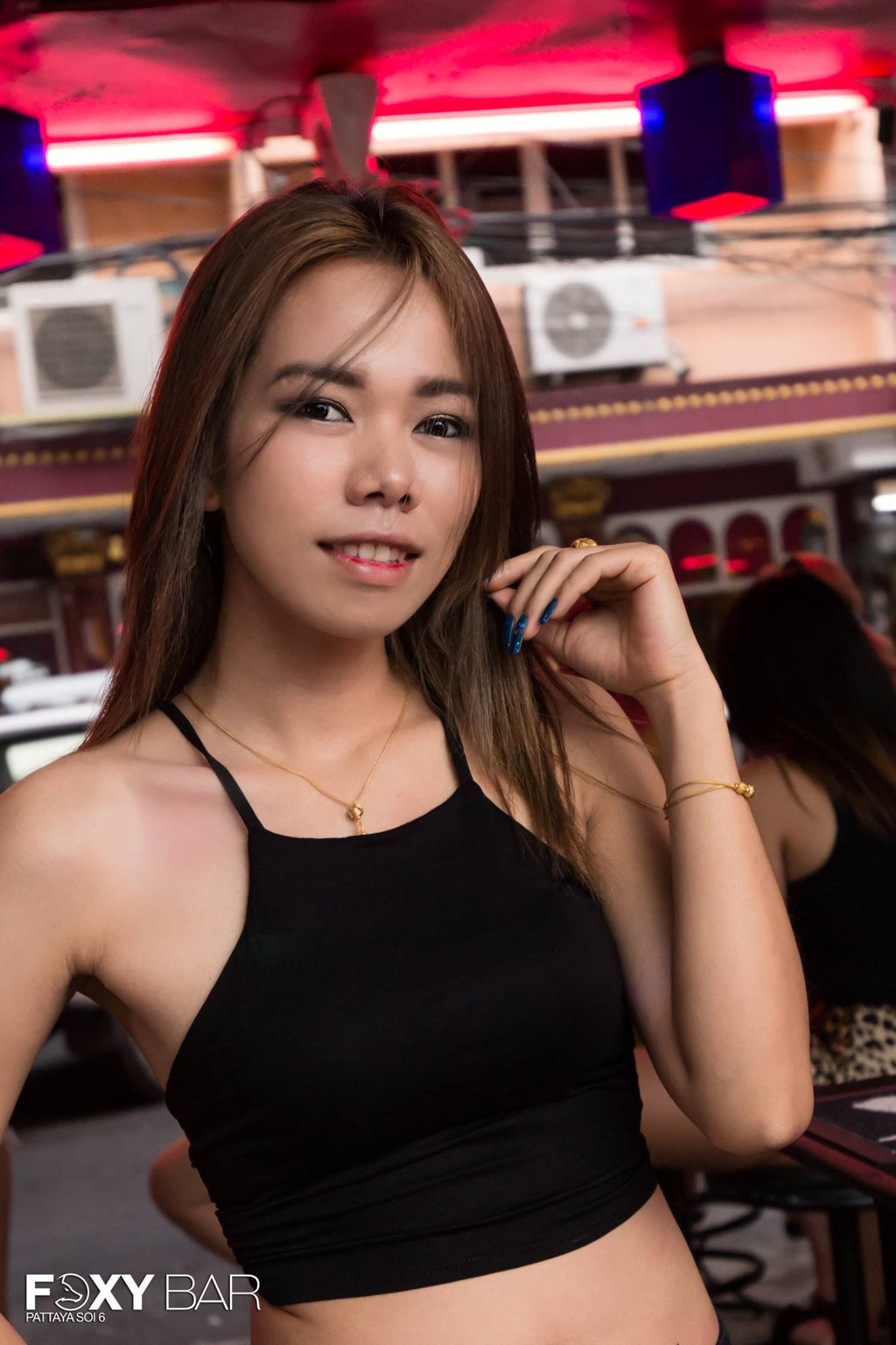 thai girl cam - bigtits oil up skirt in public porn