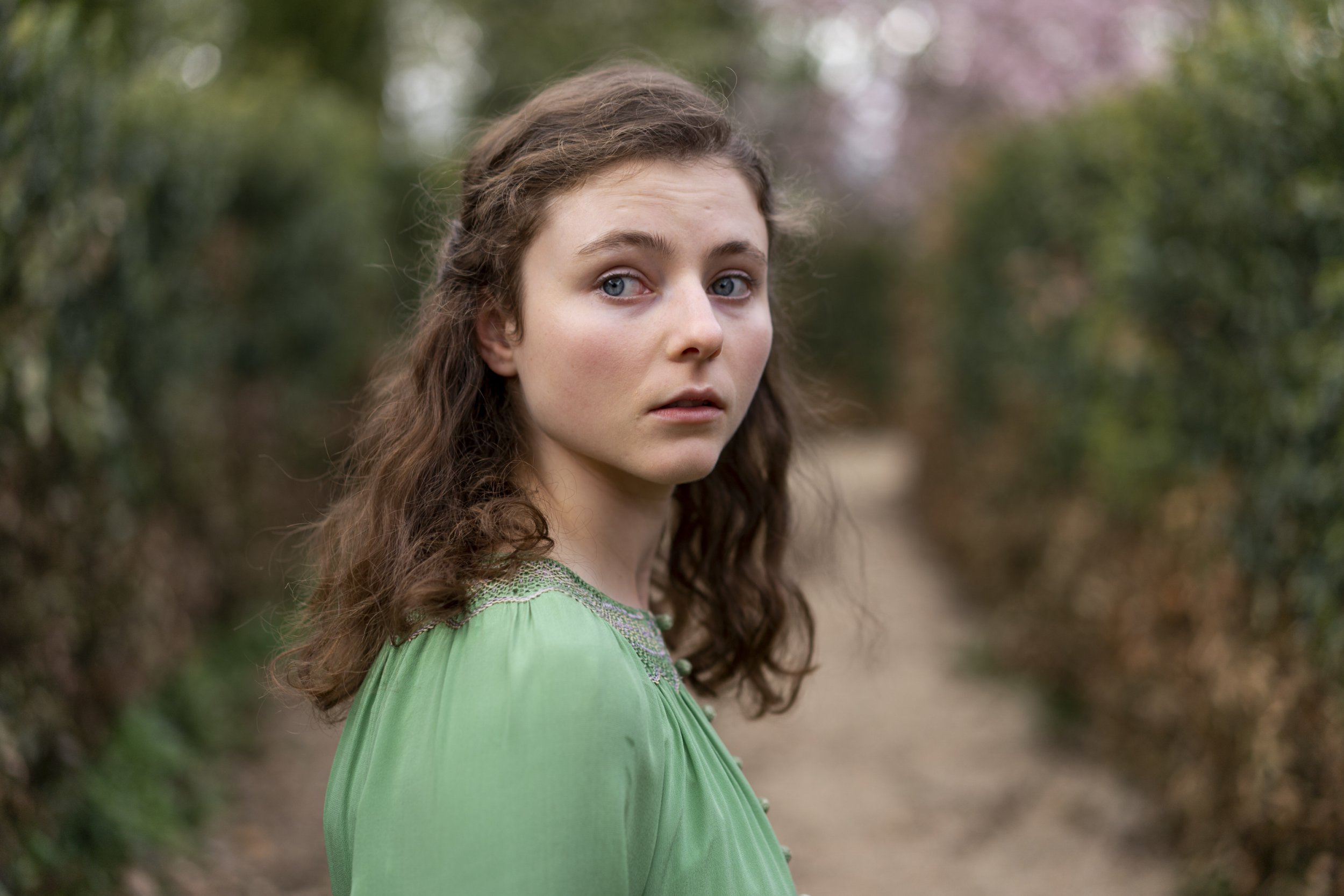 thomasin mckenzie bikini - ebony black pussie cocobunnie onlyfans