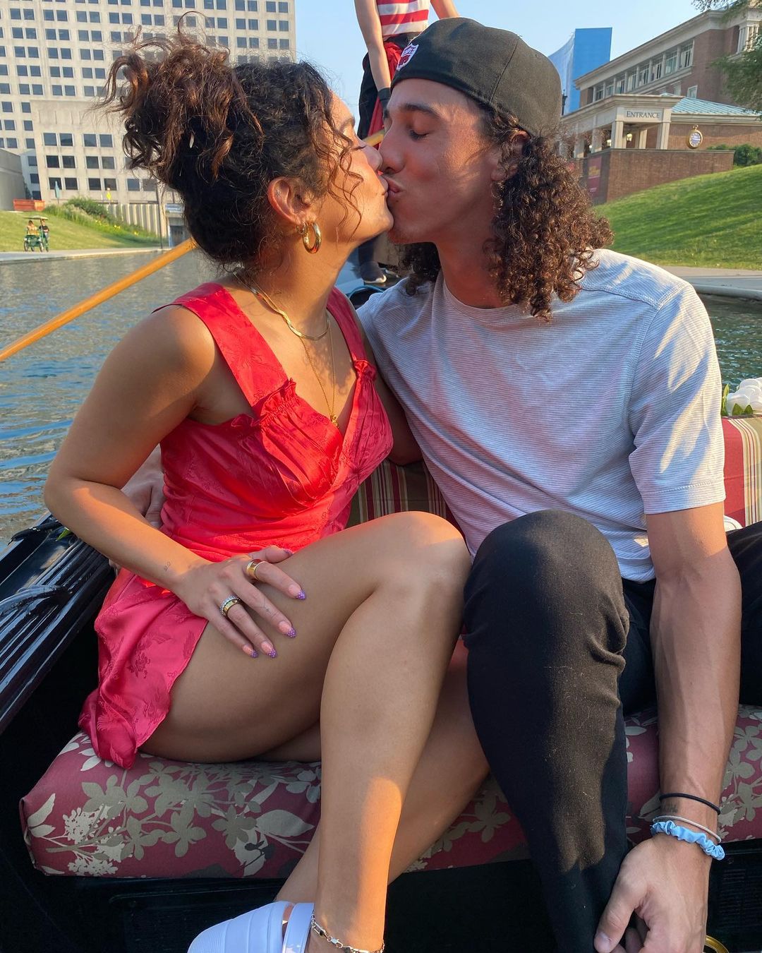 antonio adorno recommends Vanessa Hudgens Lesbian Kiss