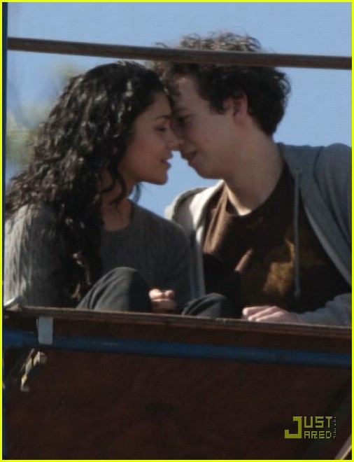 vanessa hudgens lesbian kiss - pretty blonde bj bollywood sex com